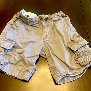 Gap cargo shorts, size 2T, gray